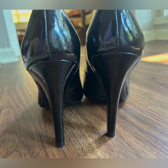BCBGENERATION Black Patent Leather Pointed Toe Stiletto Pumps 4” Classic | 9 - Picture 8 of 9